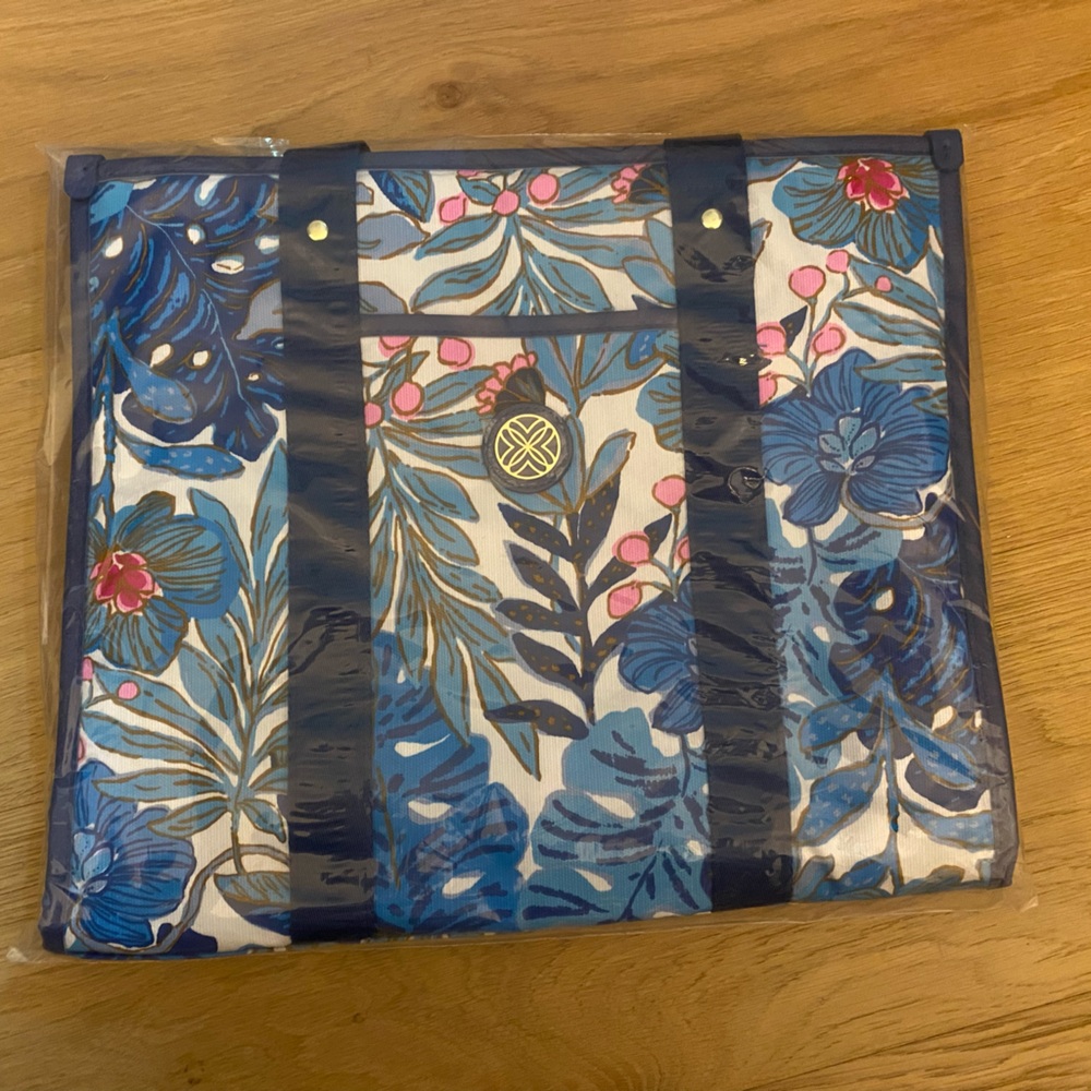 Lilly Pulitzer Tote New in Package -print: Breezy Aqua Best Fronds Forever